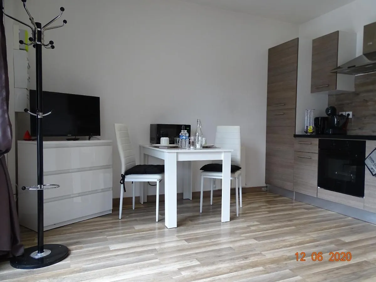 Legend- Parking Prive Gratuit- Terrasse Privee- Wifi - Convert - Alimentec Bourg-en-Bresse 0*,  France