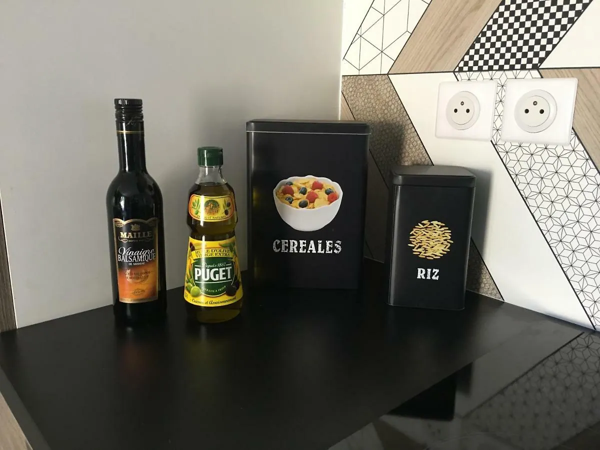 Legend- Parking Prive Gratuit- Terrasse Privee- Wifi - Convert - Alimentec Bourg-en-Bresse 0*,