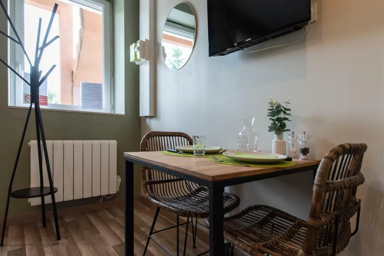 Apartment Legend- Parking Prive Gratuit- Terrasse Privee- Wifi - Convert - Alimentec Bourg-en-Bresse France